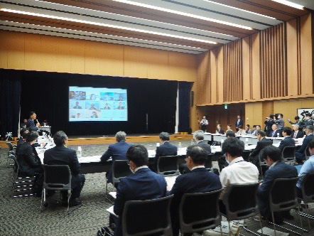 写真：第3回「新型インフルエンザ等対策推進会議」の様子2