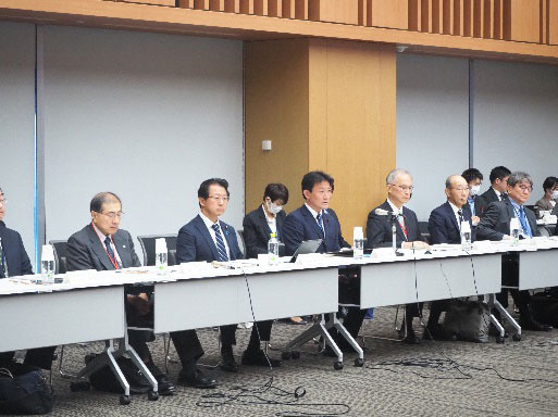 写真：第4回「新型インフルエンザ等対策推進会議」の様子1
