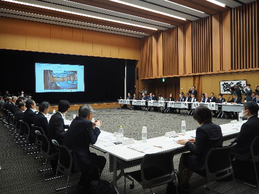 写真：第4回「新型インフルエンザ等対策推進会議」の様子2