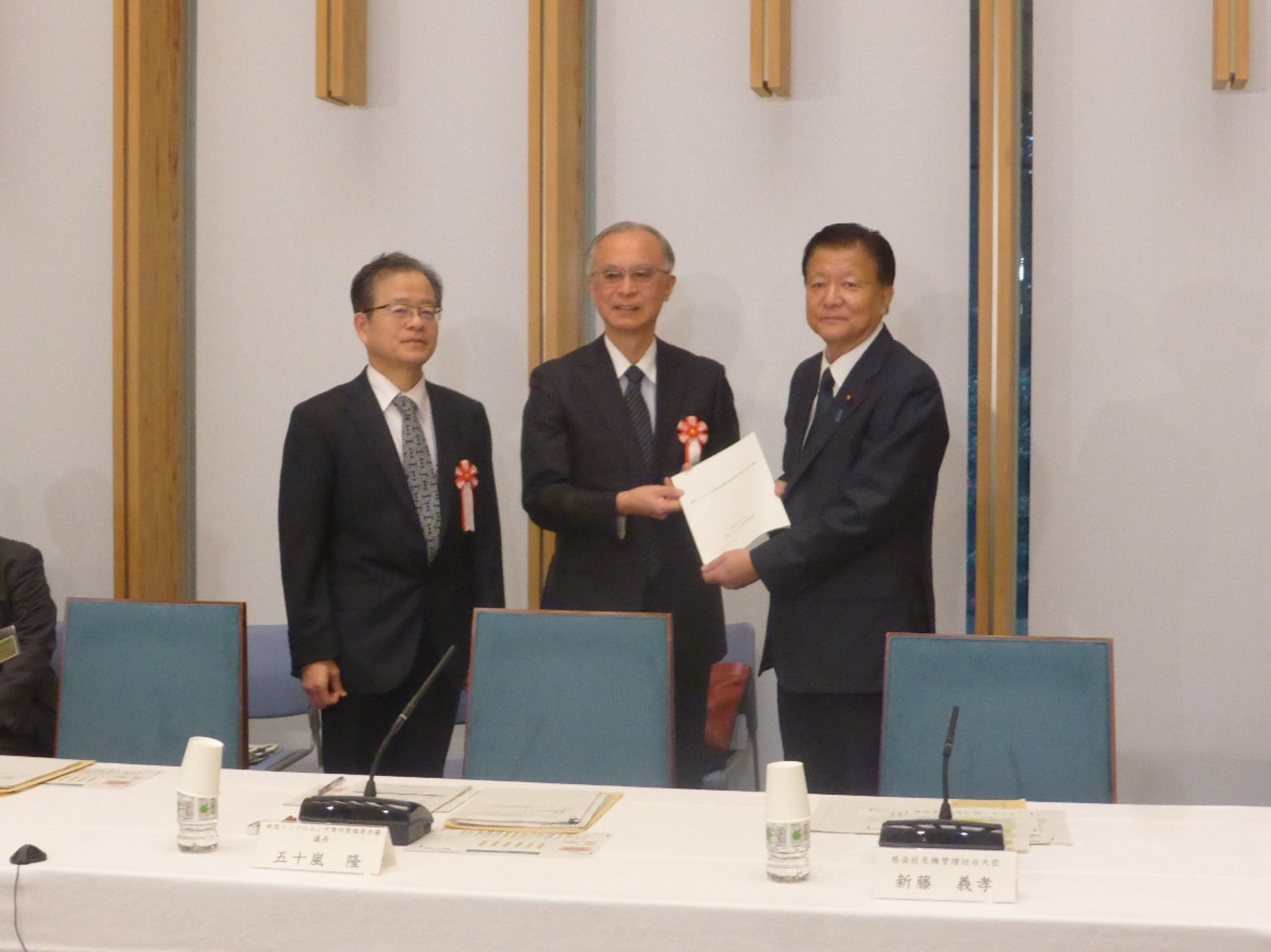 写真：第8回「新型インフルエンザ等対策推進会議」の様子1