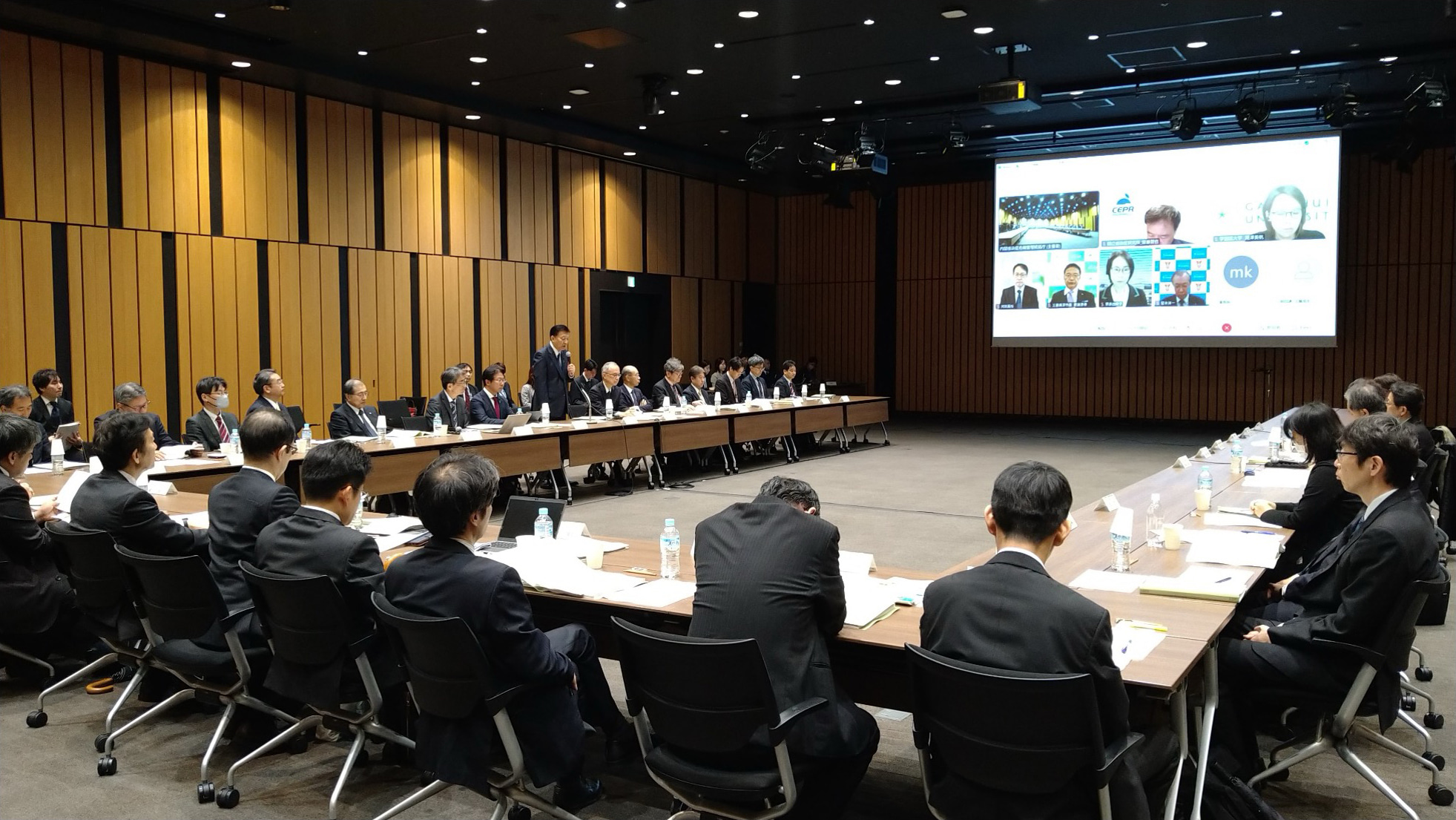写真：第11回「新型インフルエンザ等対策推進会議」の様子2