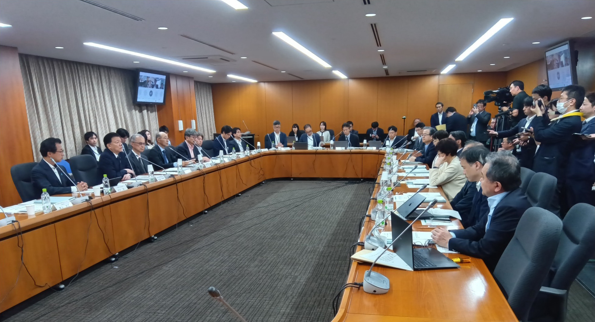 写真：第12回「新型インフルエンザ等対策推進会議」の様子3