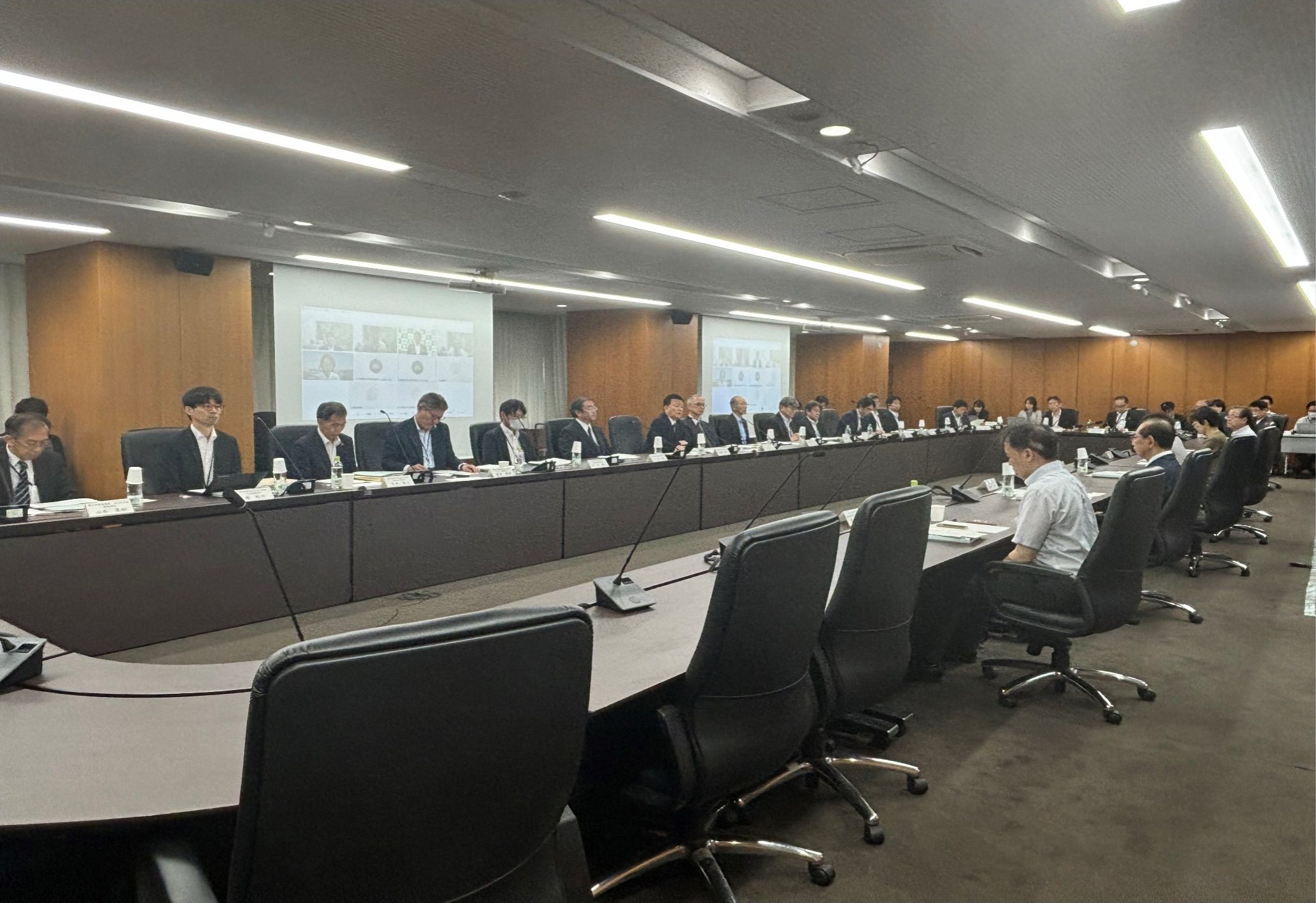 写真：第13回「新型インフルエンザ等対策推進会議」の様子3