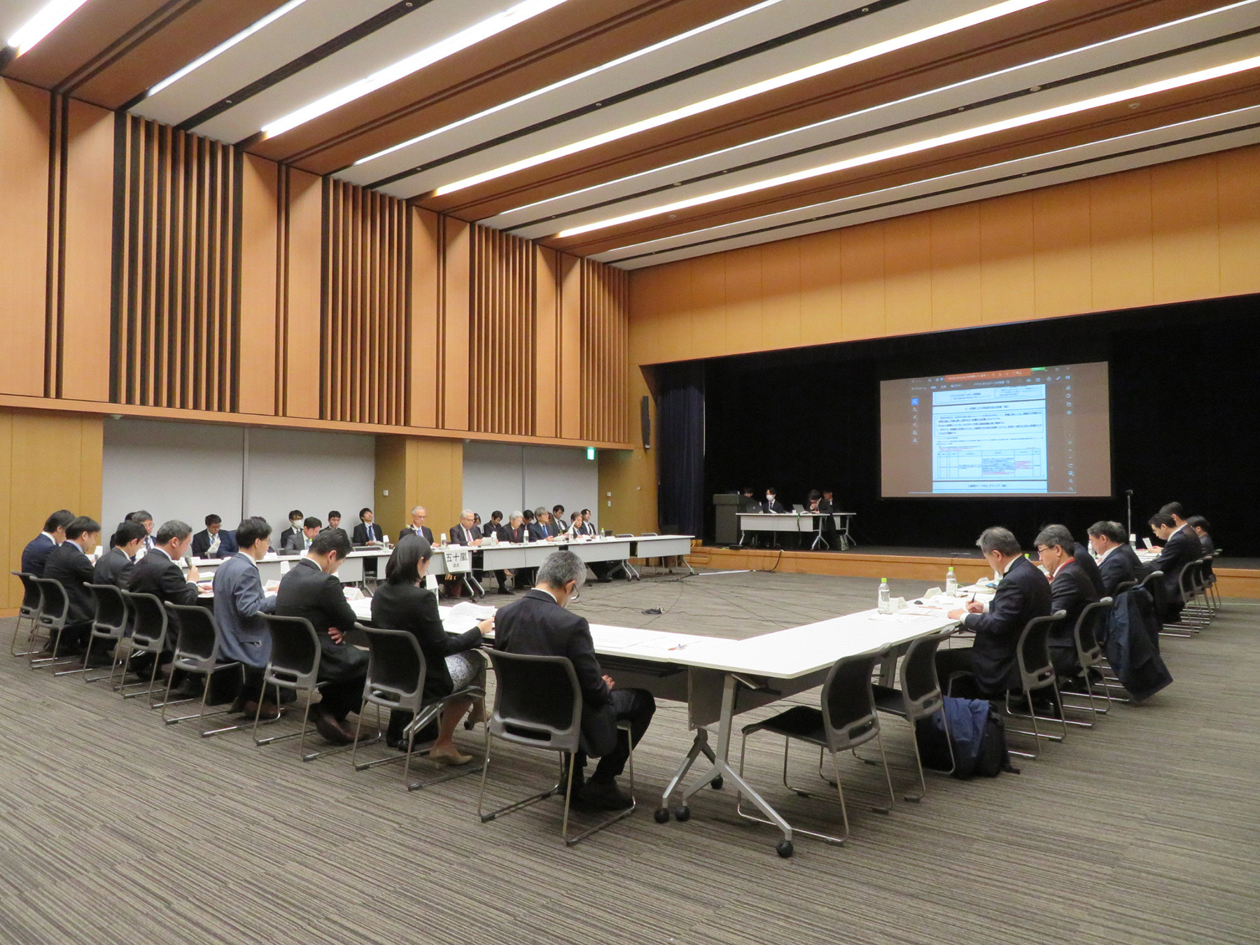 写真：第15回「新型インフルエンザ等対策推進会議」の様子3