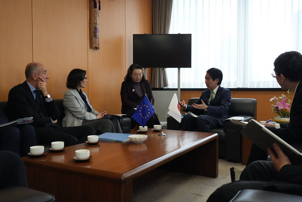 写真:アジャ・ラビブ平等・準備・危機管理担当欧州委員の表敬訪問の様子2