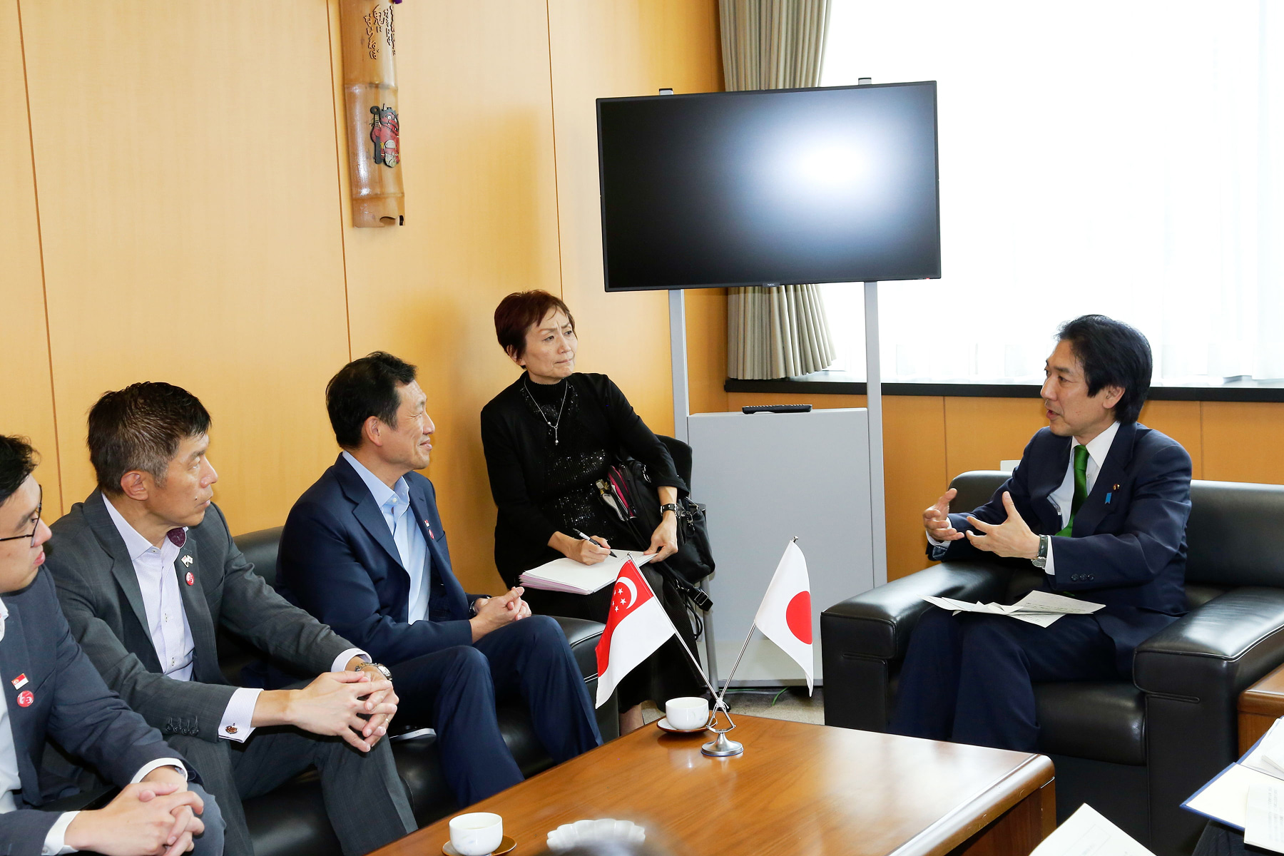 写真：シンガポール共和国オン保健大臣の表敬訪問の様子3
